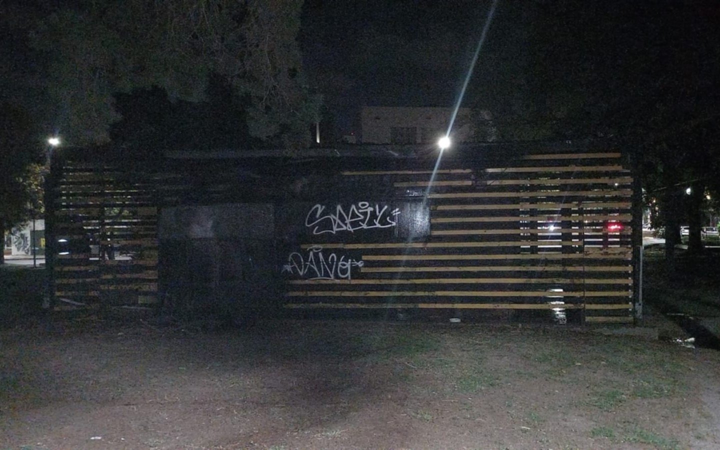 Se incendió el puesto de comidas de Plaza Yrigoyen