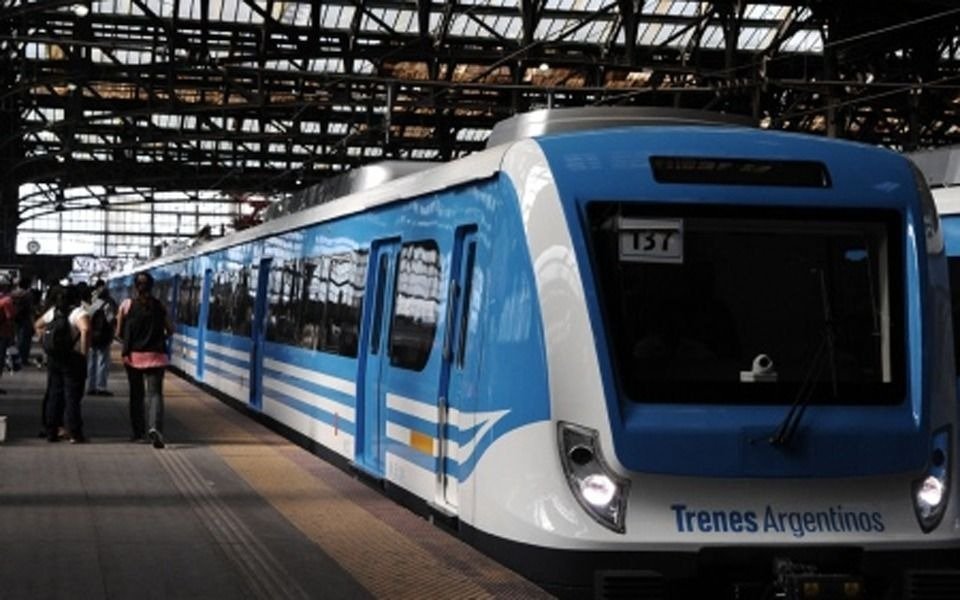 El Tren Roca no llega a La Plata por la caída de un árbol sobre el tendido eléctrico en Hudson 