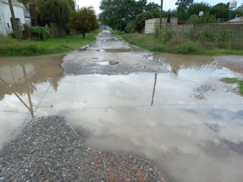 Con cada lluvia quedan aislados en 635 y 8