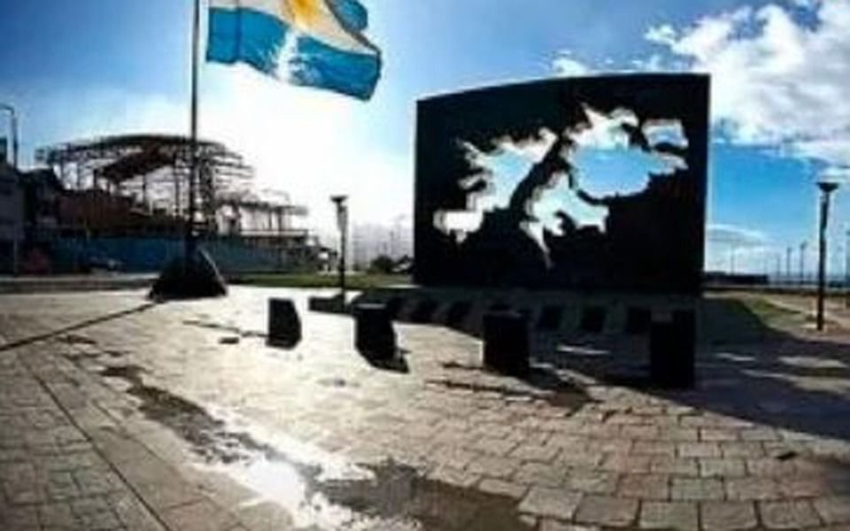 El homenaje de la colectividad peruana por Malvinas