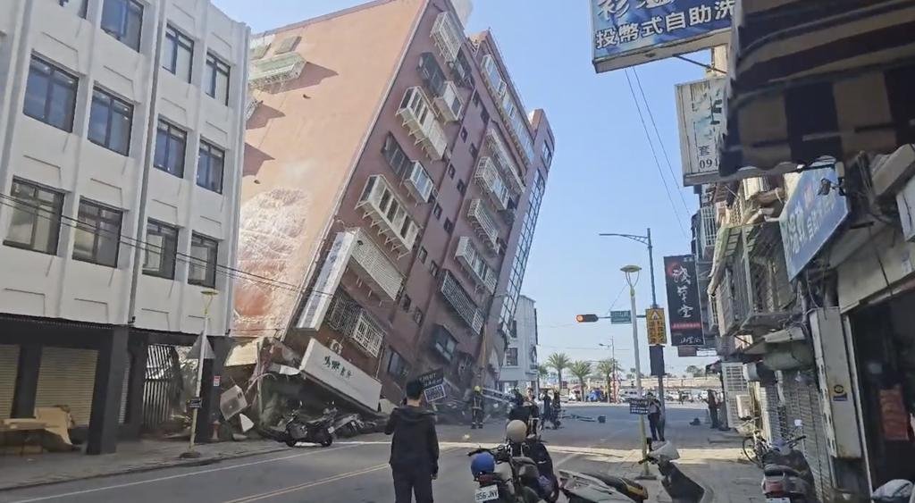 Alarma por un fuerte terremoto en Taiwán: colapsaron edificios y hay alerta de tsunami en Japón