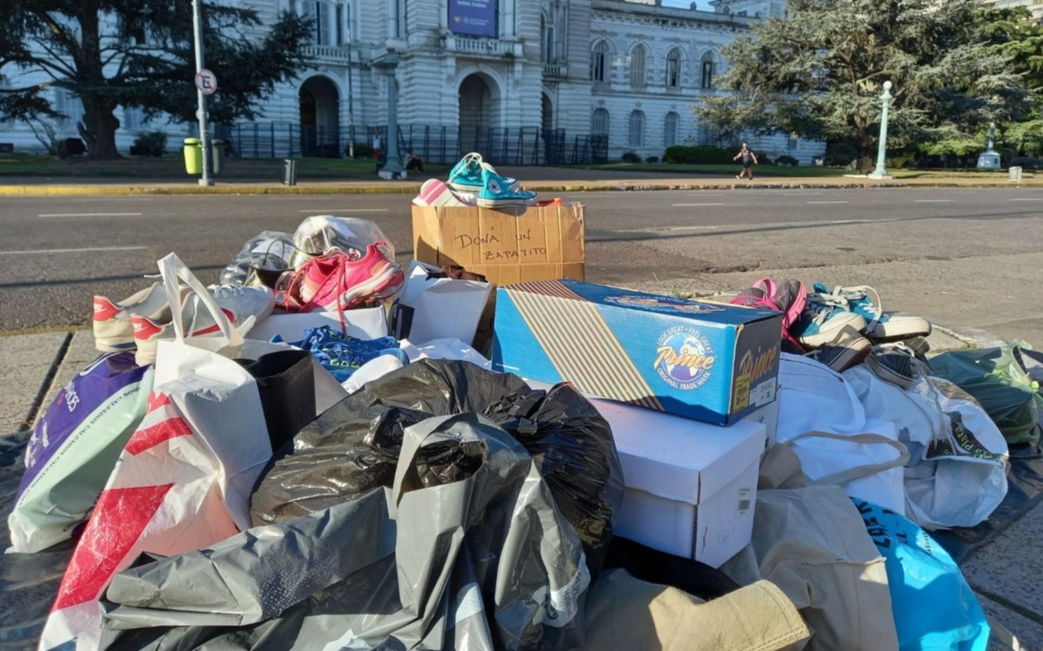 Campaña solidaria de ropa y calzado en La Plata, Berisso y Ensenada