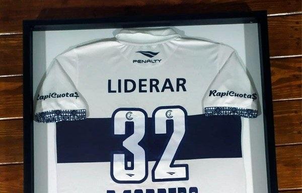 Entraron a una casa y se llevaron hasta las camisetas enmarcadas