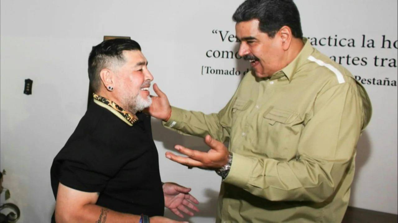 Para Maduro, Maradona fue “asesinado” y le volvió a pegar a Milei