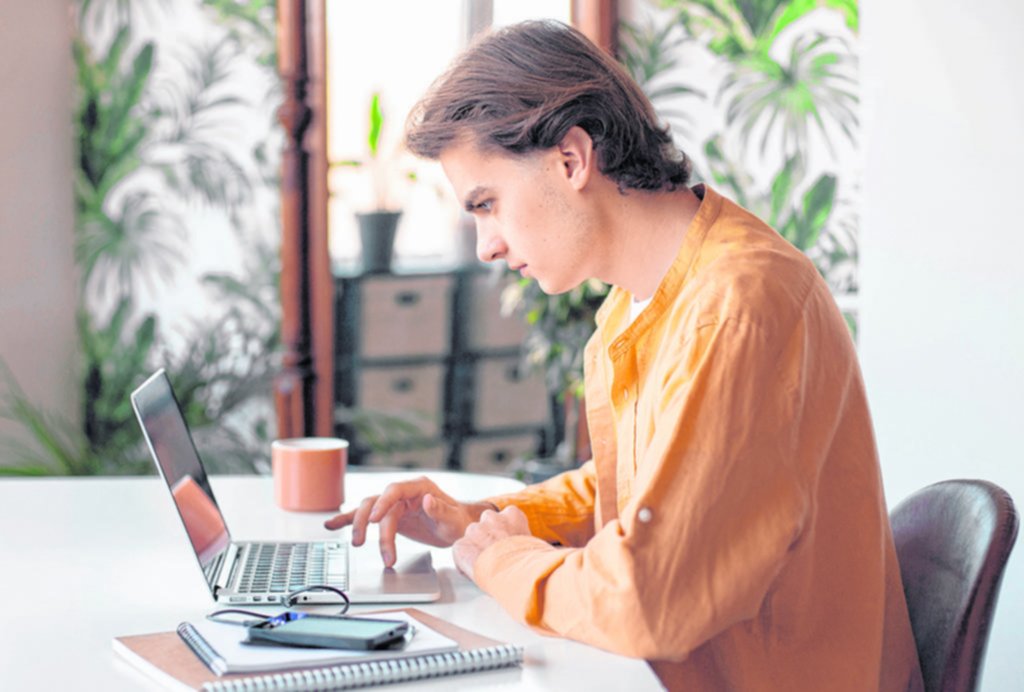 Changarines digitales: jóvenes platenses se abren paso dentro del mundo freelance