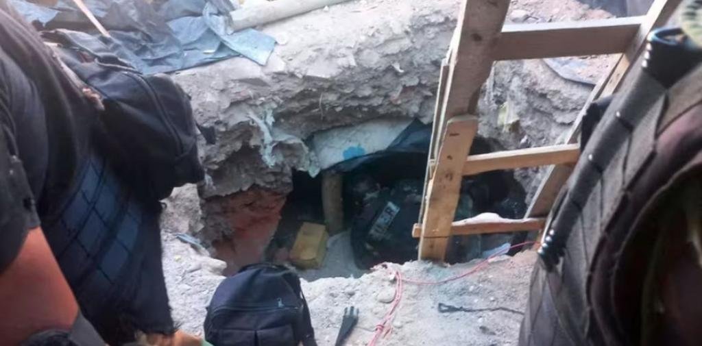 Descubren un túnel al lado de una cárcel y evitan una fuga de presos