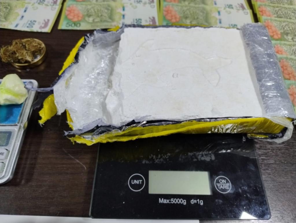 Detienen en La Loma a un automovilista que viajaba con un ladrillo de cocaína