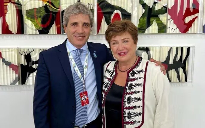 El Gobierno posterga para fin de mes el pago de los vencimientos de abril con el FMI 