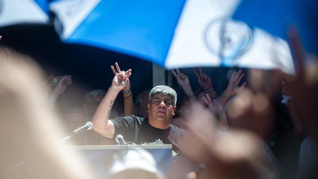 El Gobierno salió a cruzar a Moyano