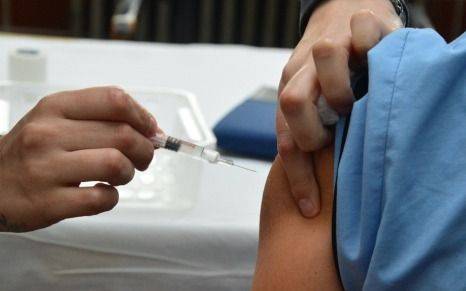 Qué afiliados al IOMA ya pueden vacunarse gratis contra la gripe: dónde se aplica