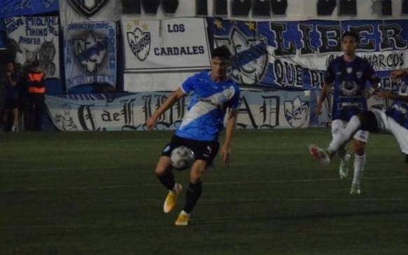 San Carlos perdió sobre el final en Libertad y se hunde en la tabla
