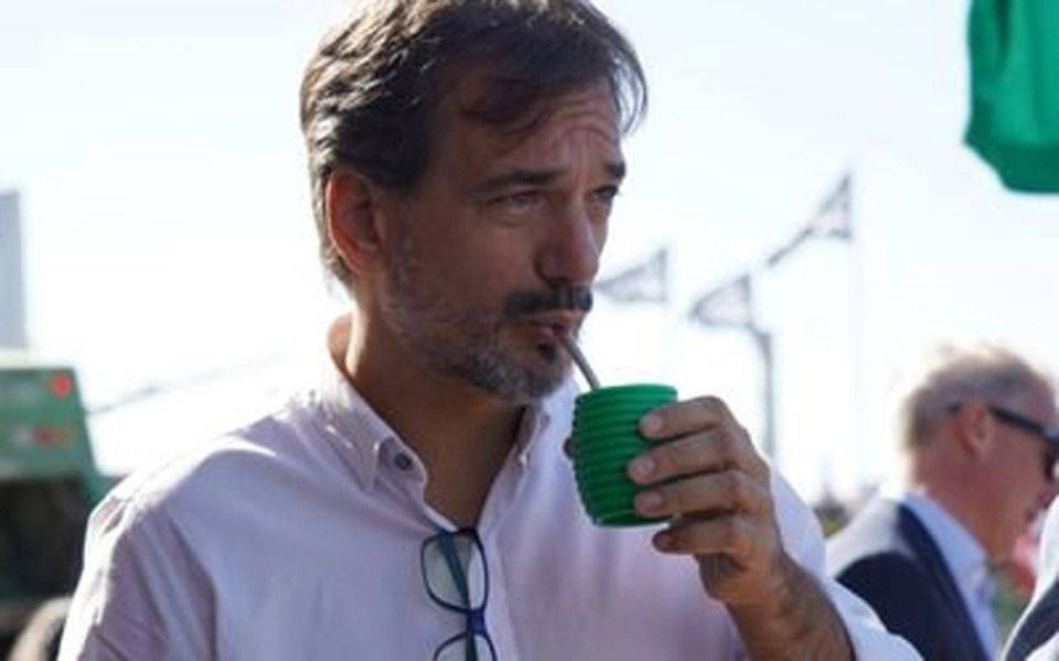 "Mientras nos toma el pelo en su guerra contra las prepagas...."