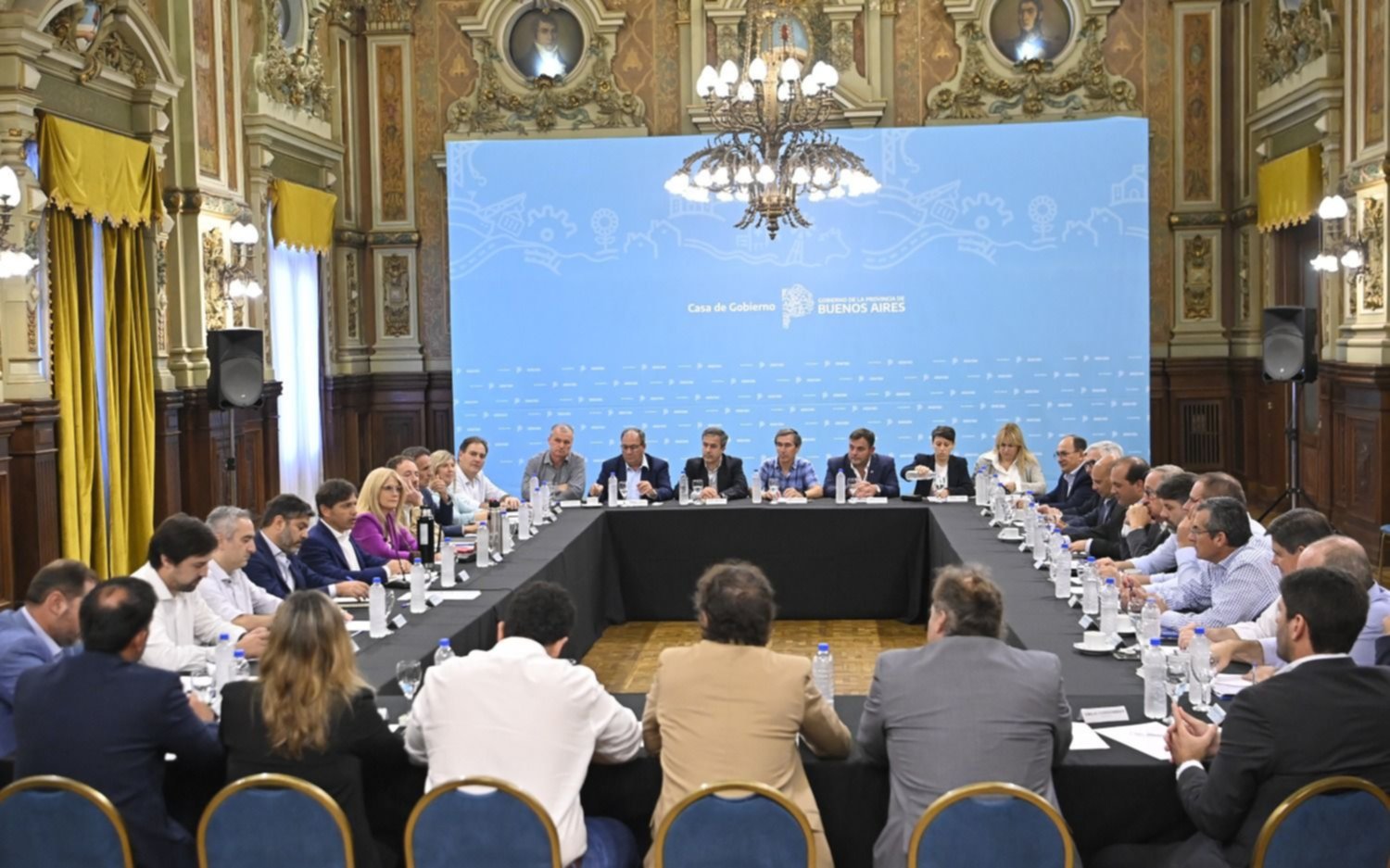 Kicillof recibió a intendentes radicales en La Plata