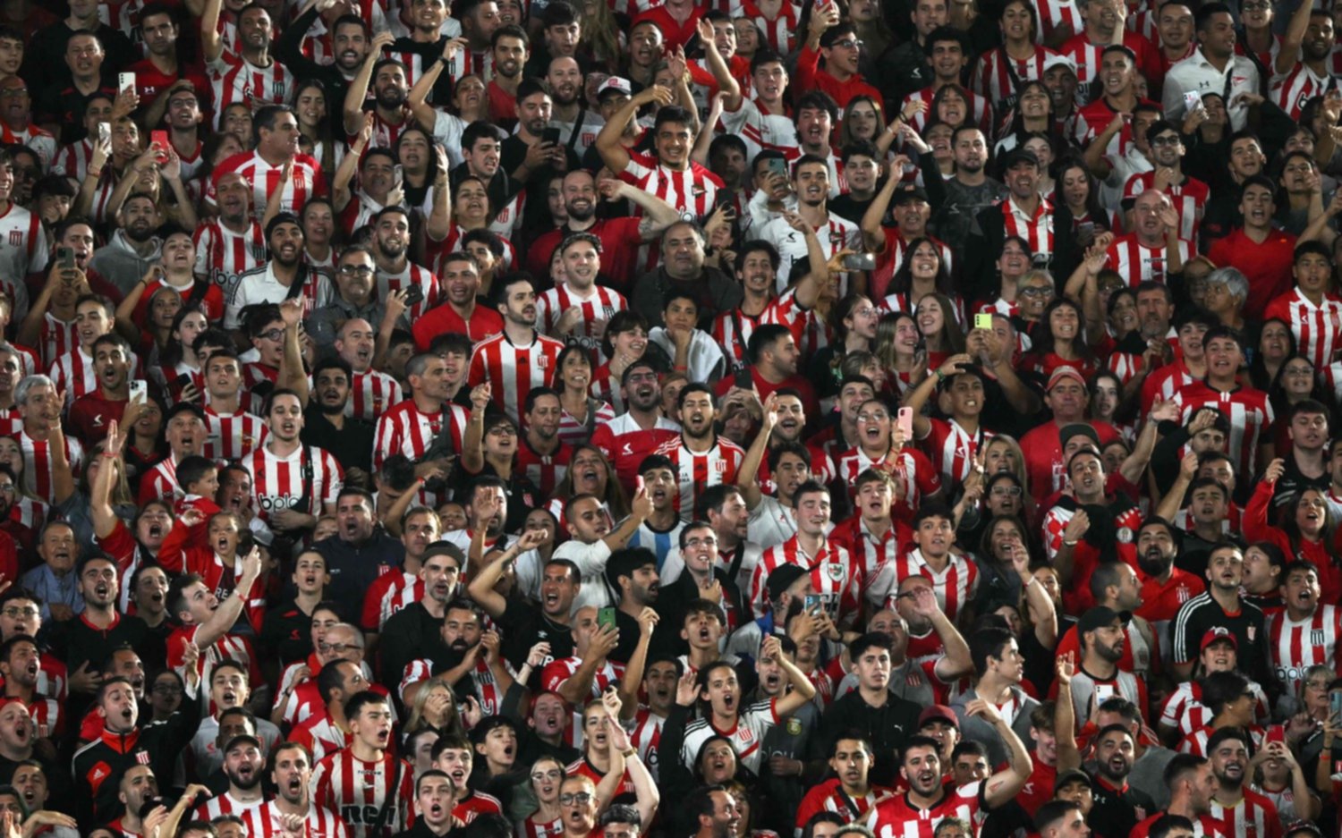 A cancha llena, los hinchas colmaron UNO para el primer partido de Estudiantes en la Copa Libertadores
