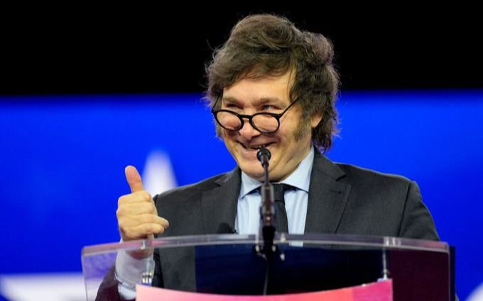 Desde Miami, Milei cargó contra el periodismo: lo tildó de corrompido, ensuciado y prostituido