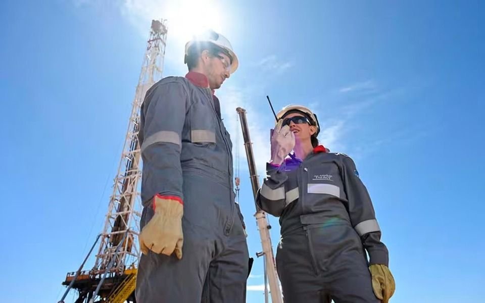 Pan American Energy lanzó un programa de incorporación de empleo: cómo anotarse