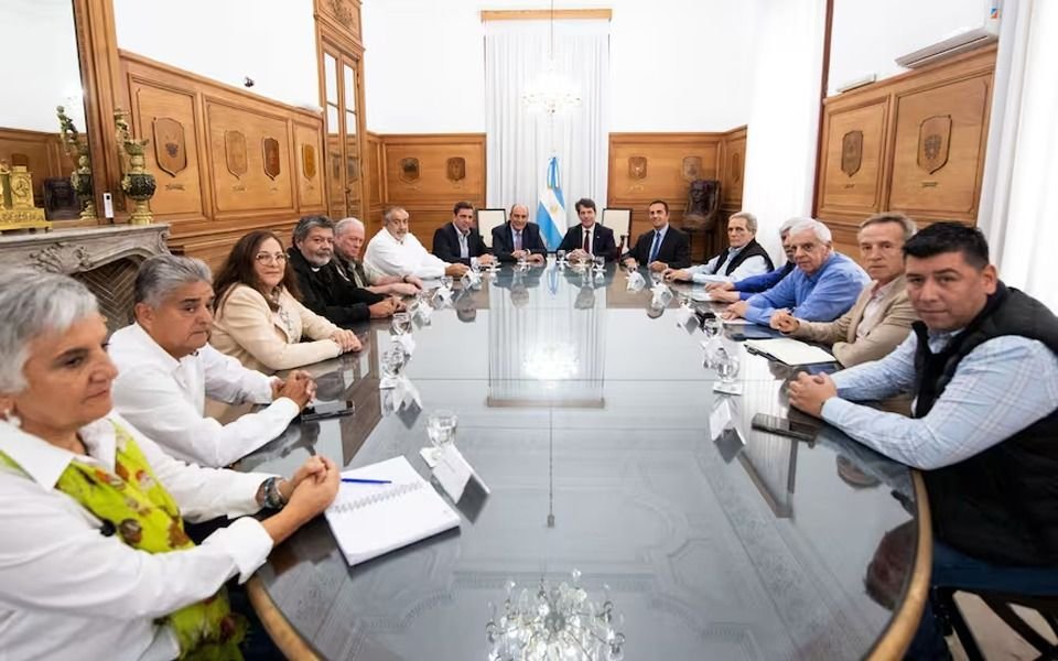 Reforma laboral, paro y paritarias: qué hablaron la CGT y el Gobierno en la cumbre de Casa Rosada