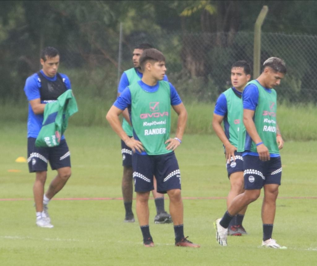 El técnico empieza a darle forma al once para el domingo