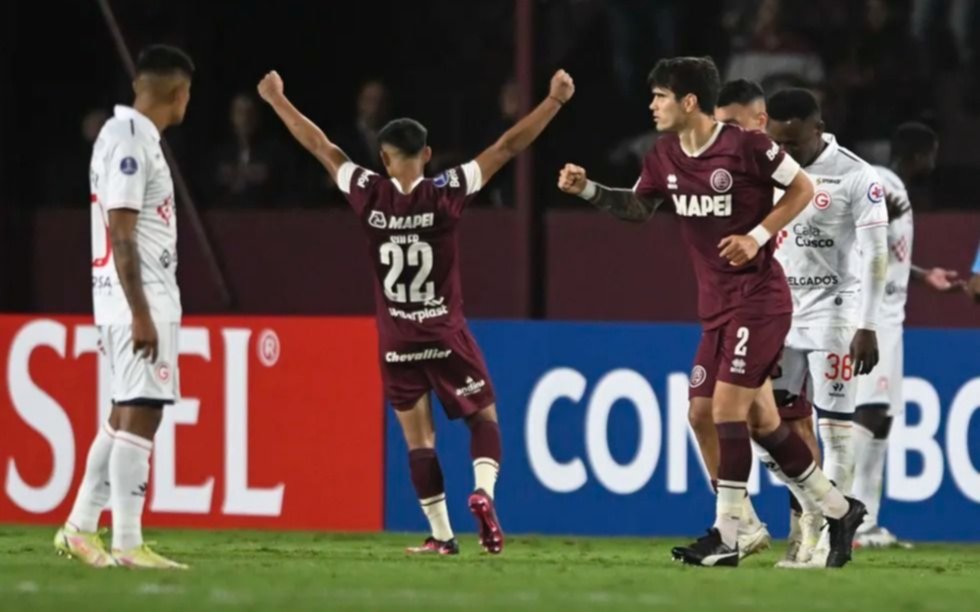 Lanús mostró su oficio y ganó un partido clave