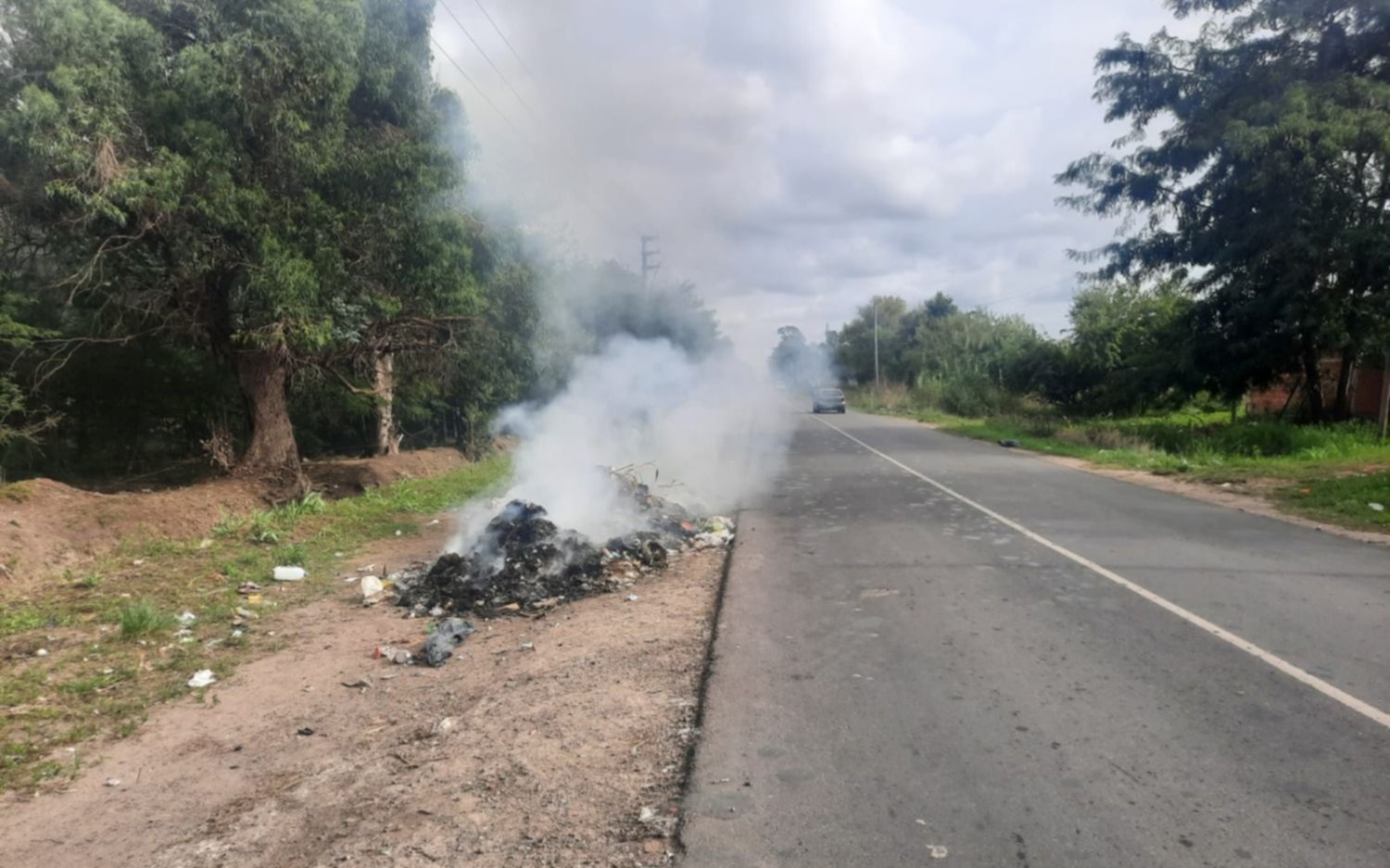 Vecinos de La Plata prenden fuego la basura por falta de recolección
