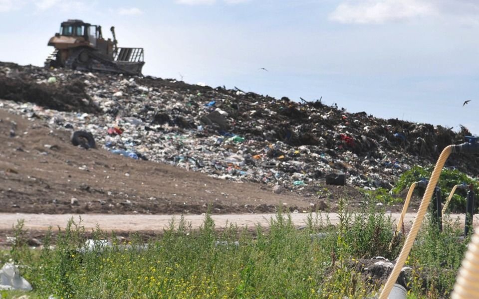 Contaminación en la Región: una ONG ambiental de La Plata denunció un relleno ilegal y el Ceamse respondió