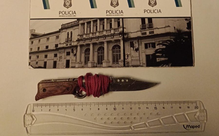Madrugada de furia, descontrol y tensión en La Plata por una banda que atacó un bar a pedradas