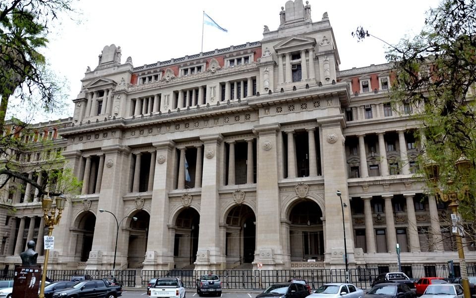 Por unanimidad, la Corte Suprema rechazó dos planteos contra el DNU de Javier Milei