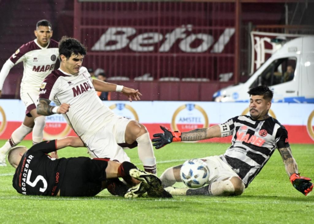 Domínguez se extralimitó con un planteo inicial demasiado defensivo, pero lo salvó Carrillo