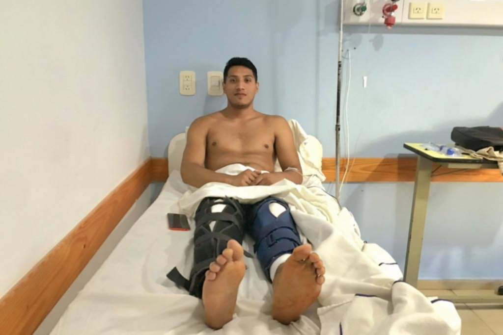 La Plata: fue a operarse en una rodilla y le abrieron las dos