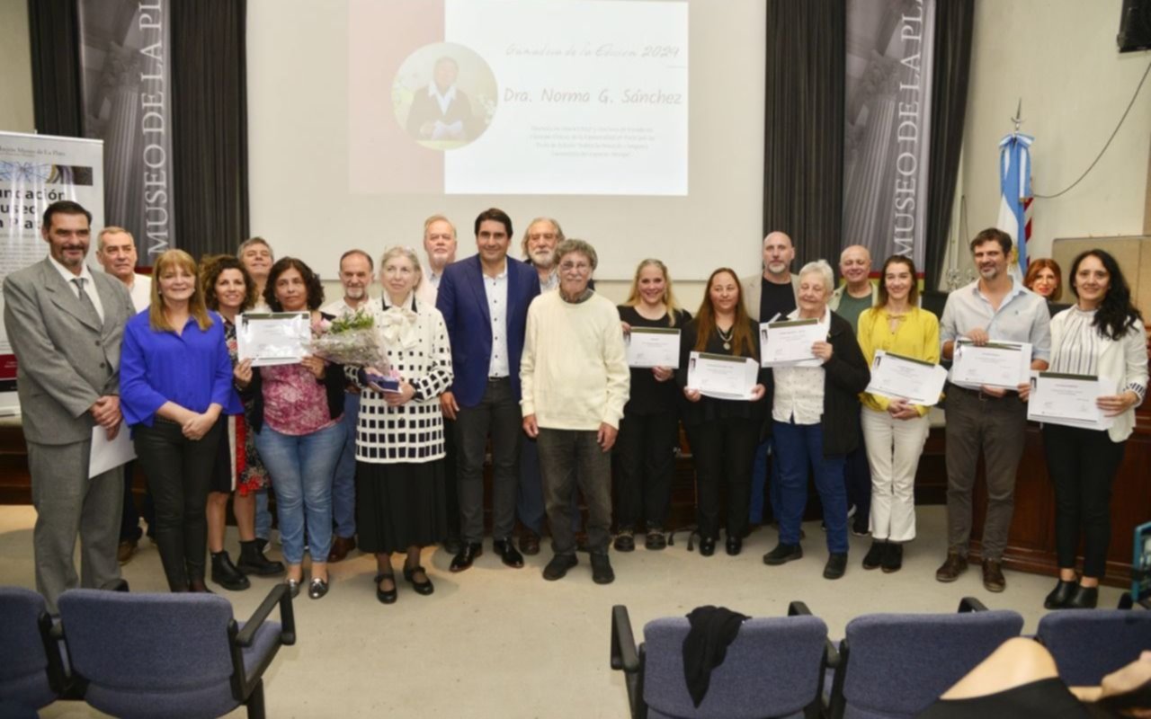 En una emotiva ceremonia, la Fundación Museo de La Plata entregó el Premio Lahille a Tito Narosky