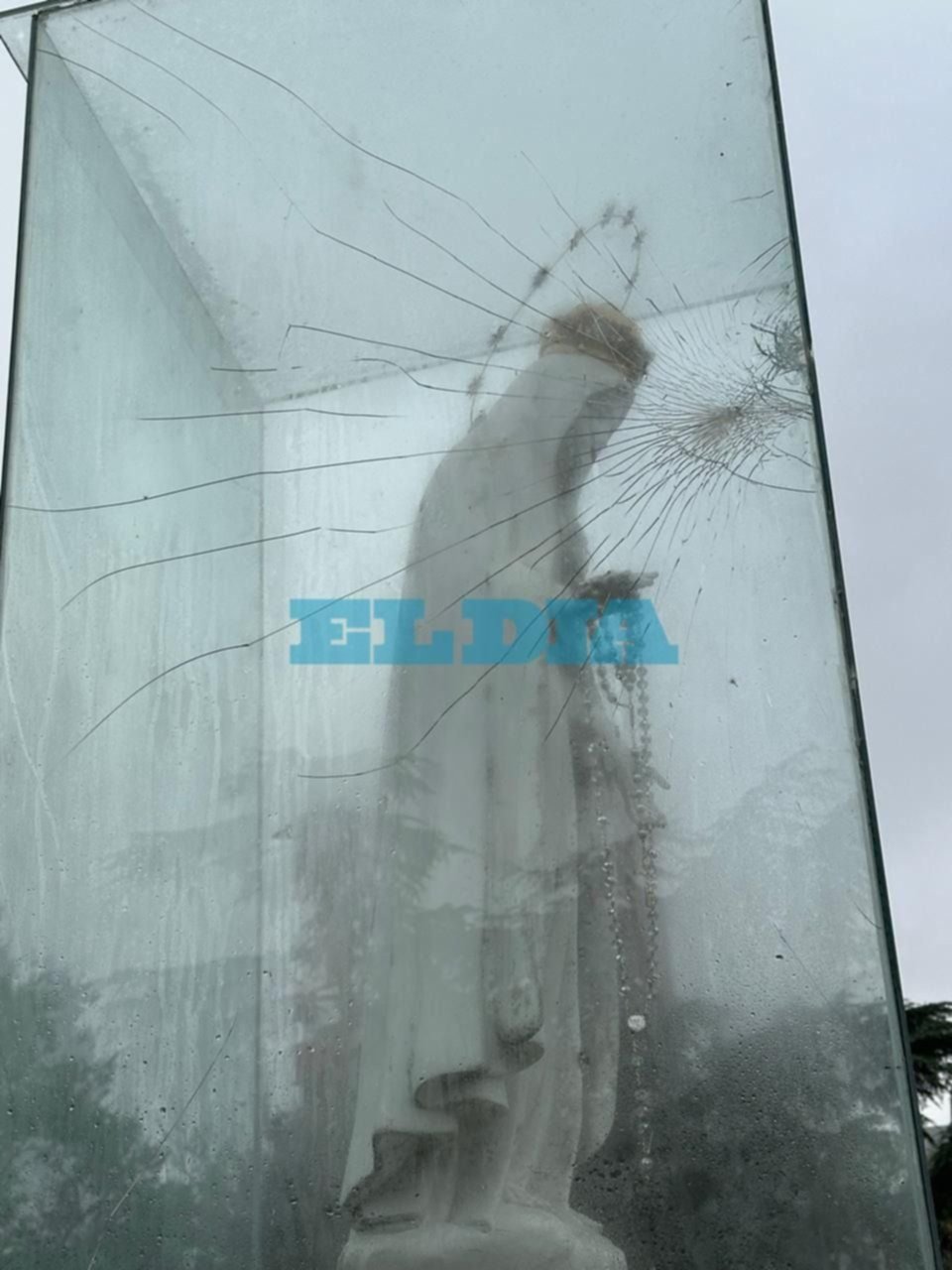 Vecinos indignados: otra vez vandalizaron la Ermita de Fátima de la plaza de 7 y 38