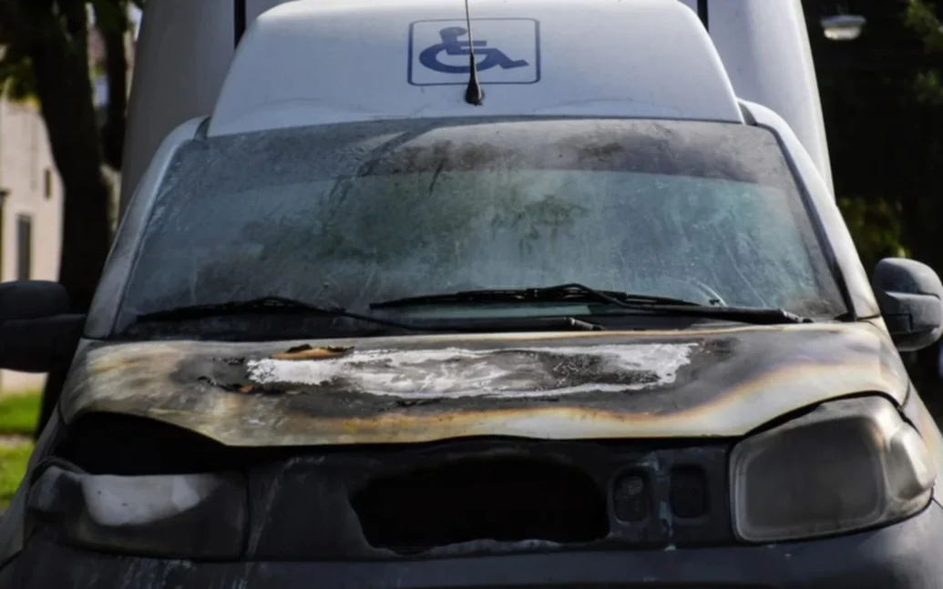 Recrudece la violencia narco en Rosario: incendio de autos y amenazas para Bullrich y Pullaro