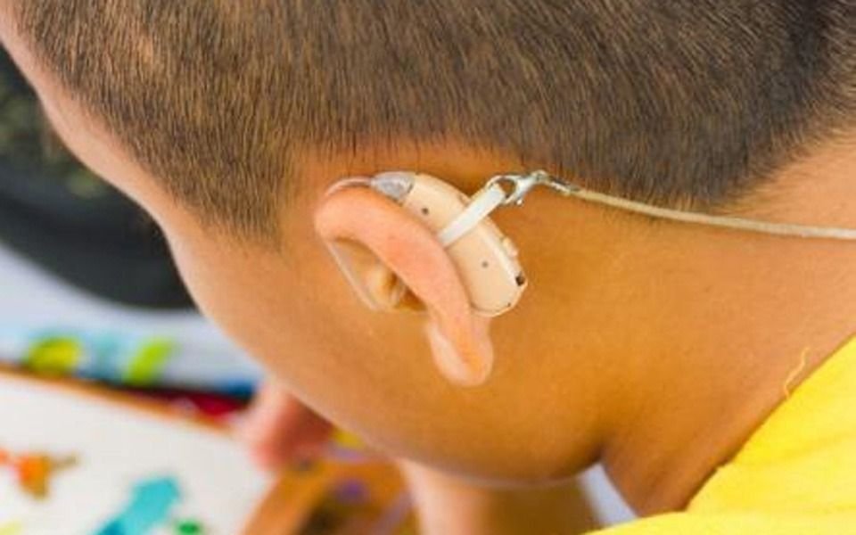Desesperado pedido de ayuda por un audífono para un nene en La Plata
