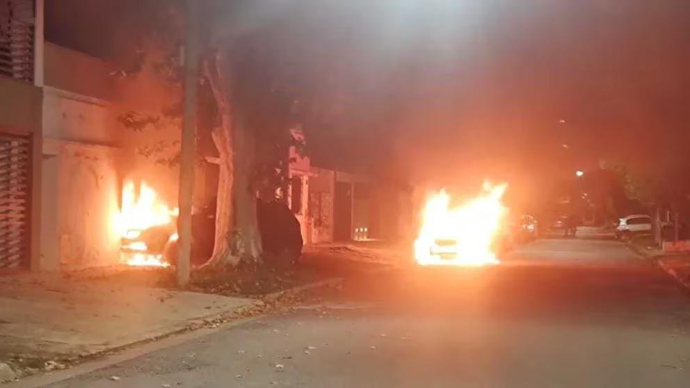 Terror en Rosario: quema de autos y amenazas para Bullrich y Pullaro