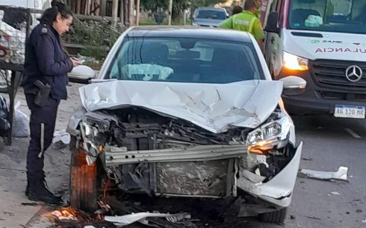 Triple choque en La Plata, dejó como saldo tres heridos y autos destrozados