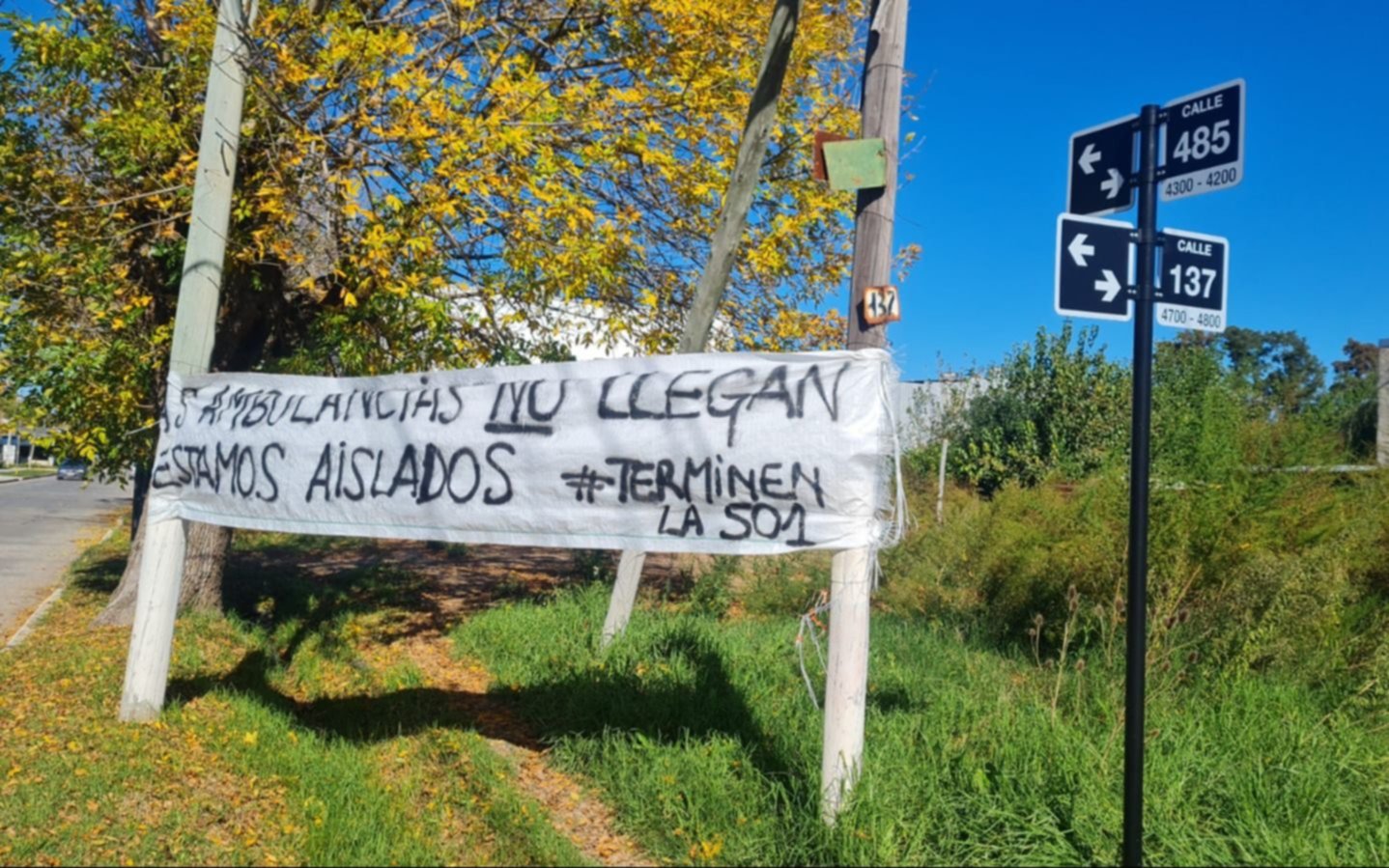 "Las ambulancias no llegan, estamos aislados": vecinos de un barrio de La Plata, indignados por obras inconclusas 