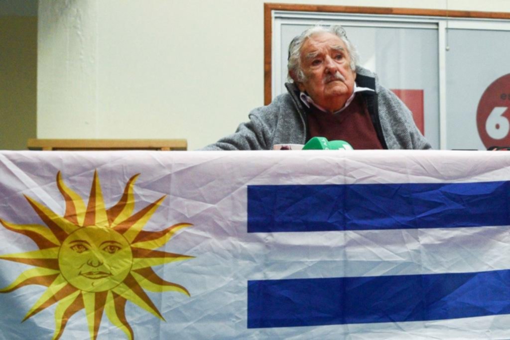 Pepe Mujica, de 88 años, anunció que padece de un cáncer de esófago