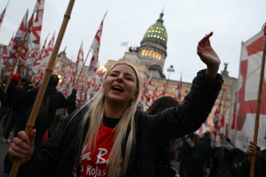 Rechazo a la ley, con un fuerte operativo policial