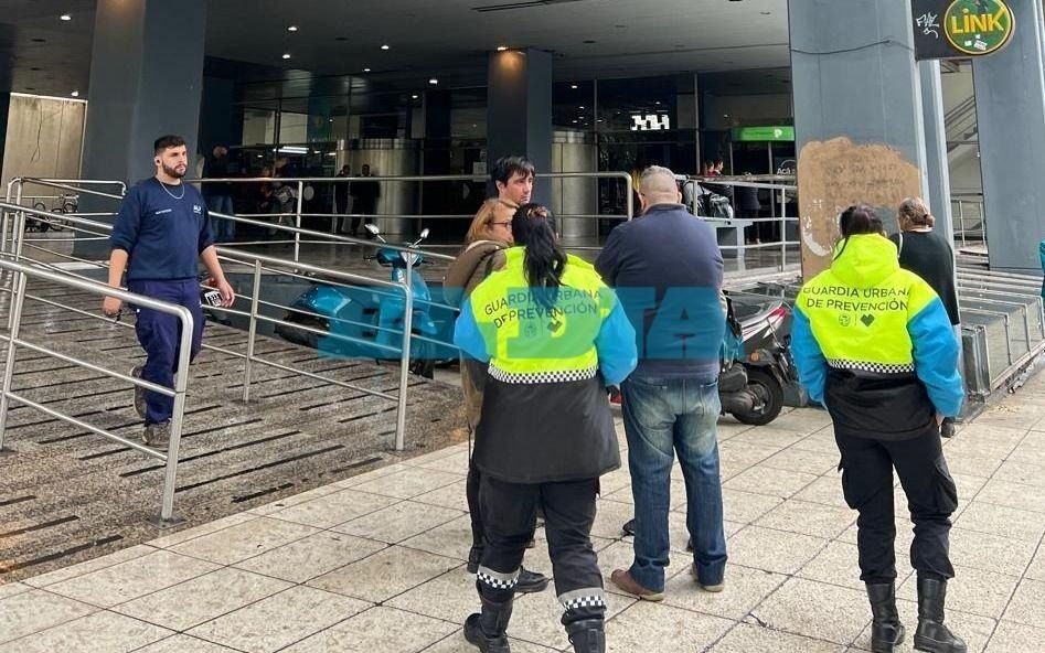 Conmoción y tristeza en la Torre 1 de La Plata: murió un empleado