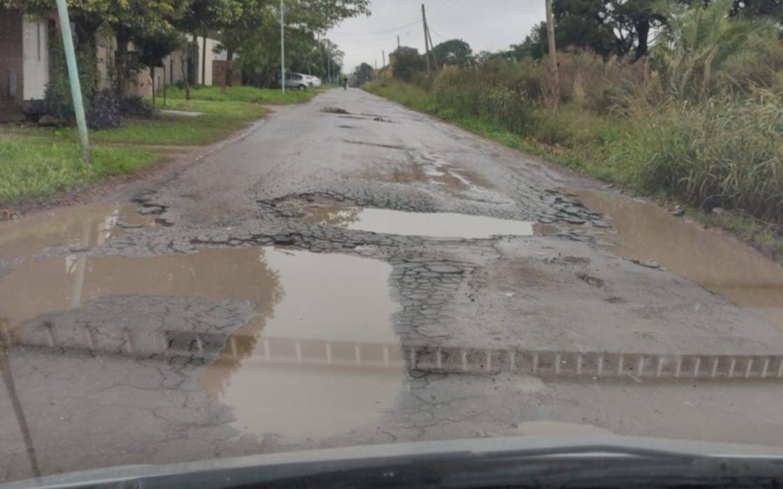 El único ingreso a una zona de Altos de San Lorenzo “está destruido”