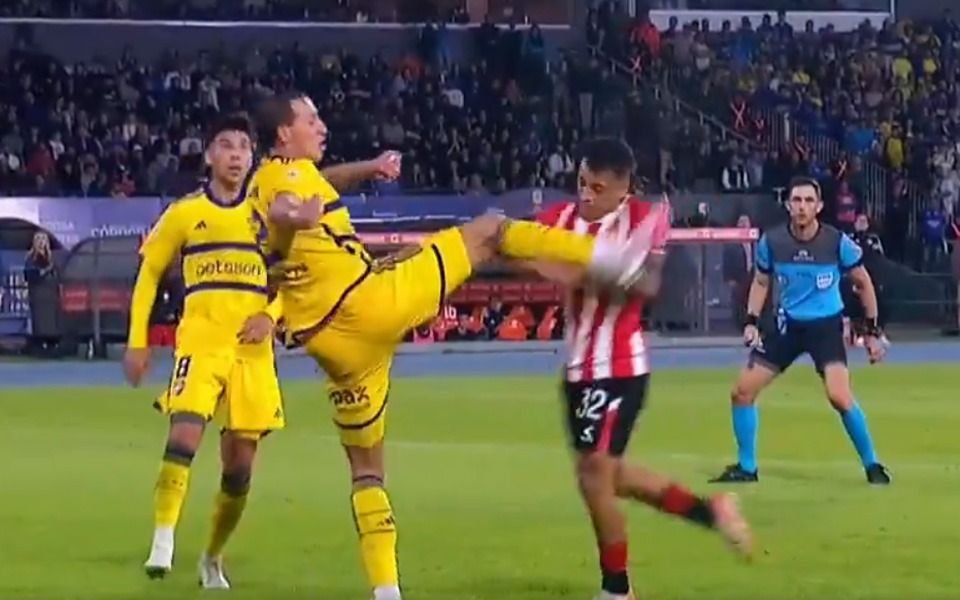 VIDEO. Patada de Cristian Lema en la cabeza, expulsión y el penal para Estudiantes vs Boca
