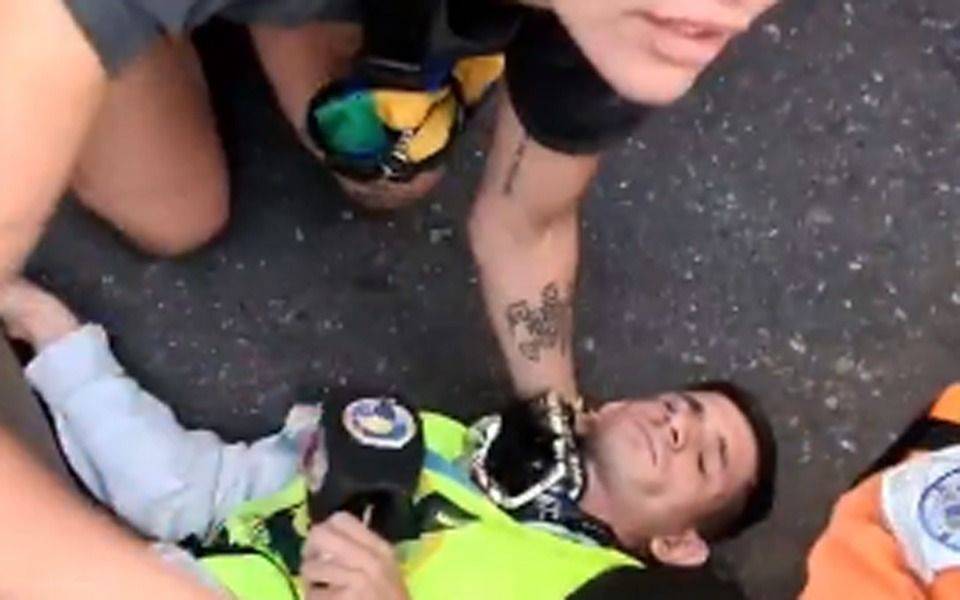 Incidentes frente al Congreso en la marcha de jubilados: trasladaron a un periodista herido