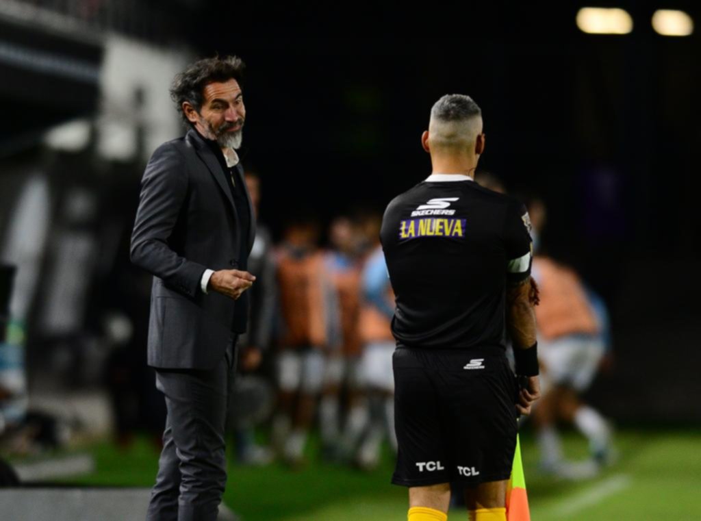 Eduardo Domínguez: “Son offsides milimétricos que ya nos han cobrado”
