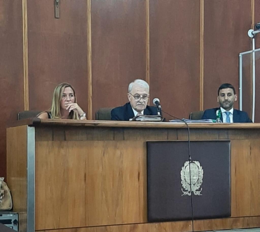 Se enteró de la condena y salió esposado del recinto