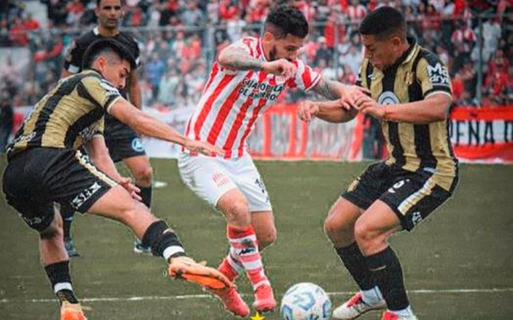 El Ciruja, ahora, comparte la punta