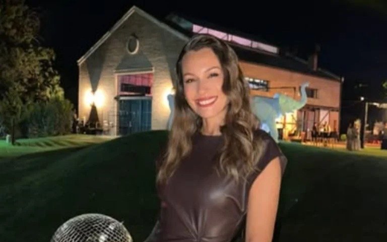 Pampita: las fotos de su impactante y delicado look de noche