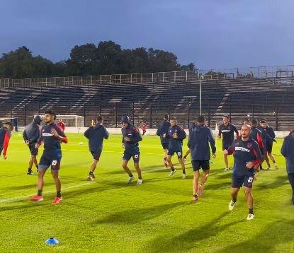 La U. de Chile entrenó en el Bosque y tiene dudas