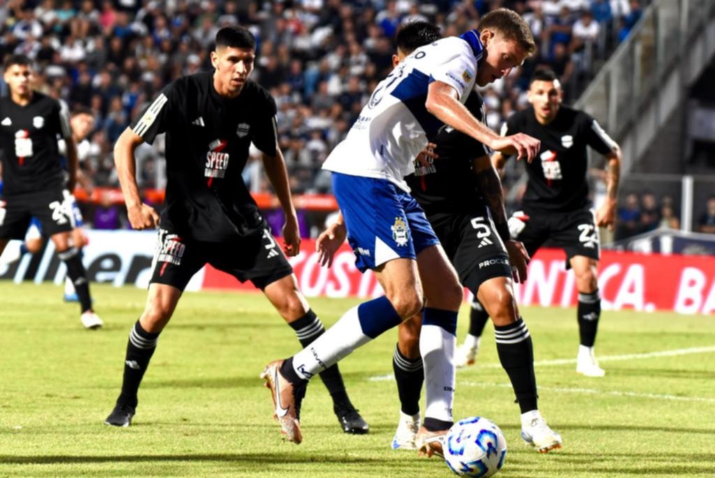 Rodrigo Castillo ya vive el clásico de La Plata: “Será un partido bisagra y vamos por el triunfo”