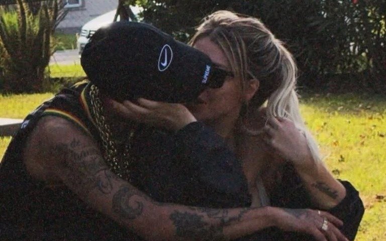 La sensual frase de Wanda Nara a L-Gante: "Le avisan que..."   