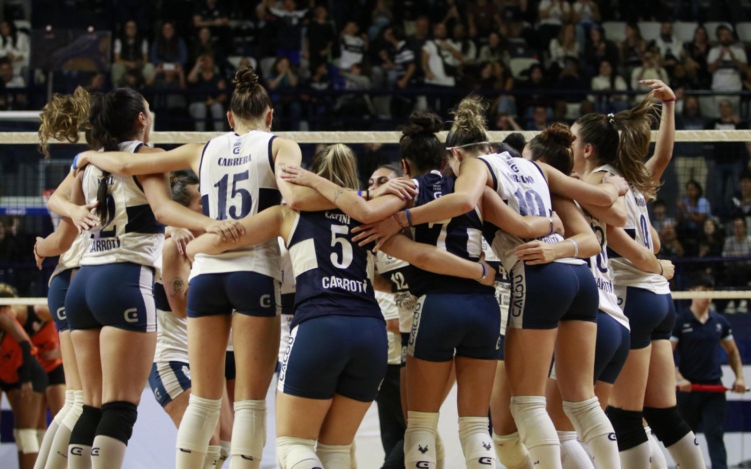 Gimnasia y Estudiantes forzaron un tercer partido, en vóley femenino